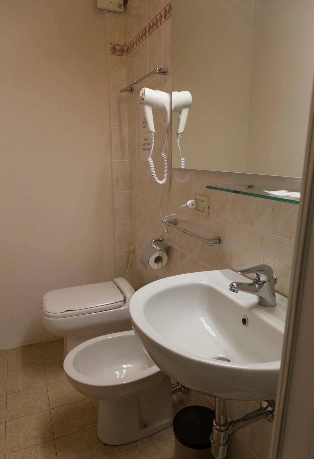 Firenze Apartments Guest house 2*