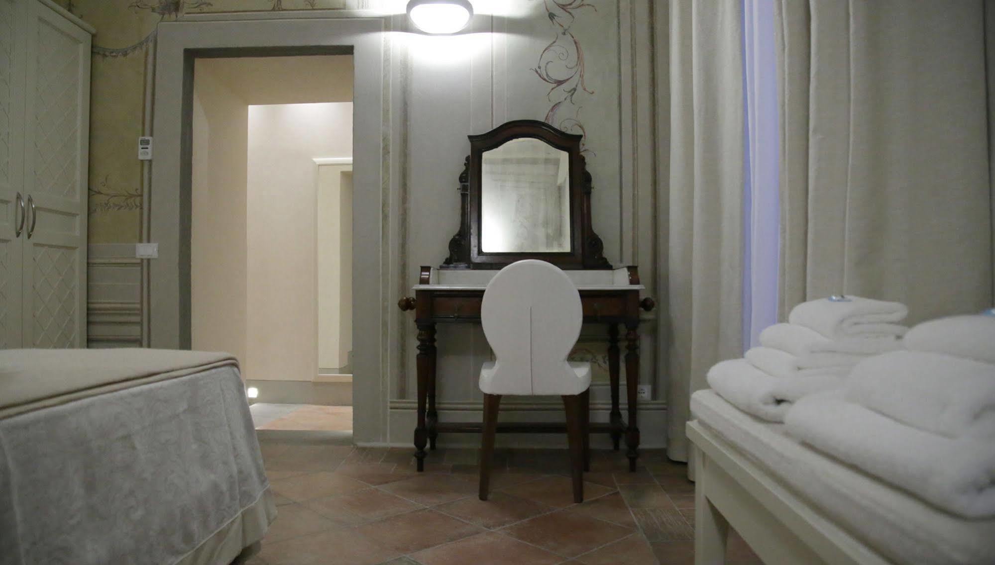Renaissance Hotel 3*