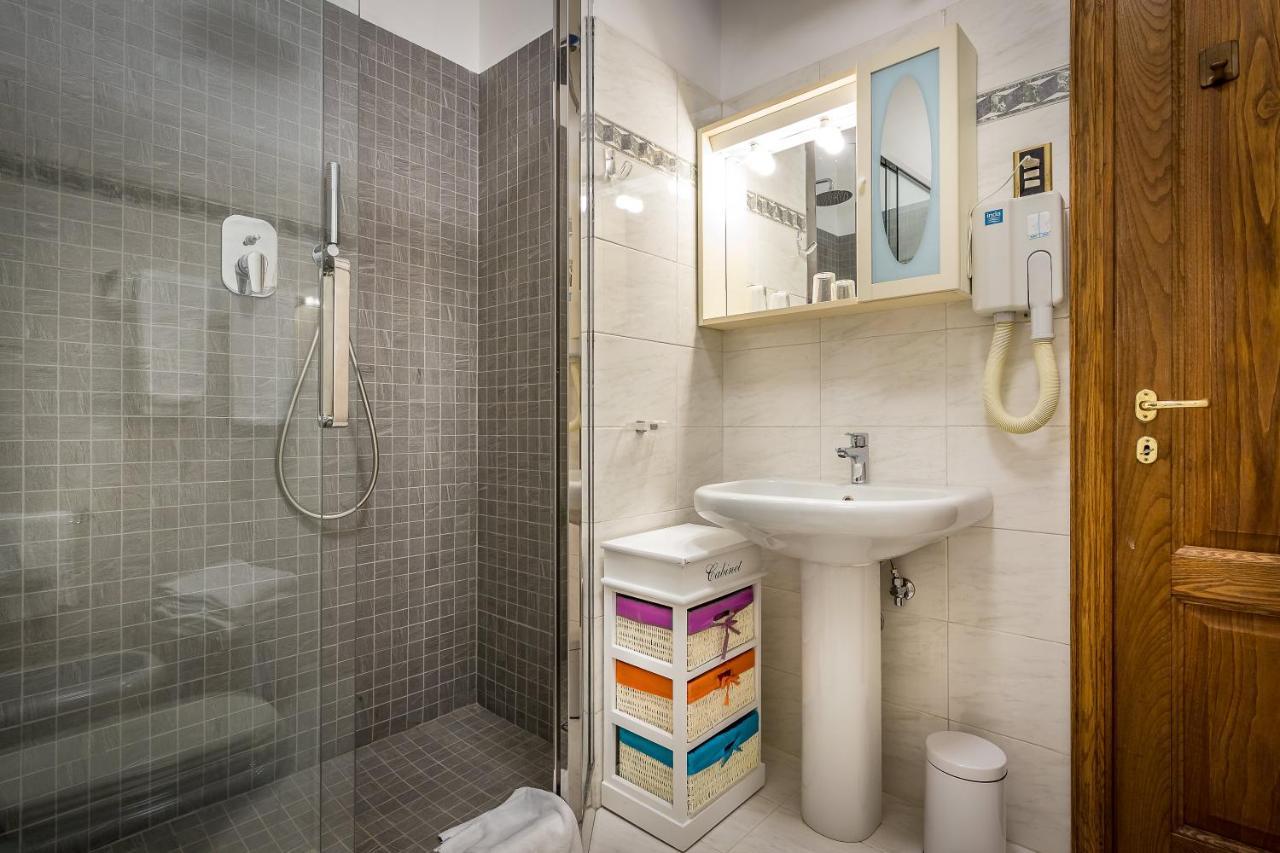 Old Town Apartment *