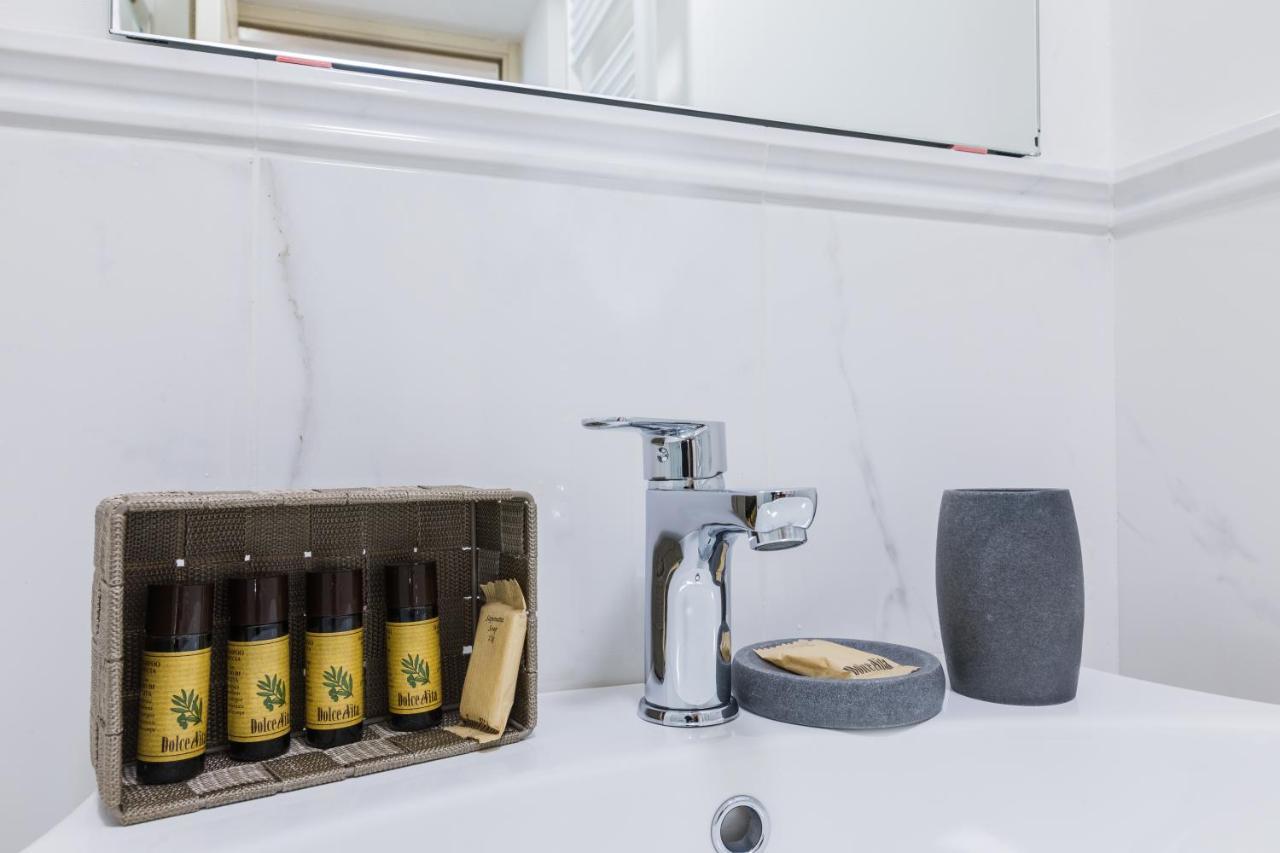 Vrooms All'angolo Del Duomo Bed & Breakfast