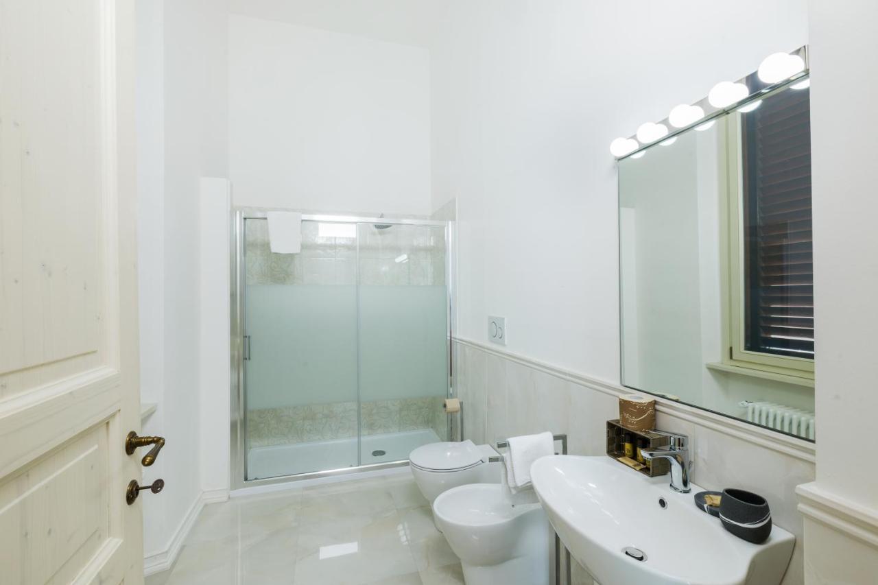 Bed & Breakfast Vrooms All'angolo Del Duomo Florence