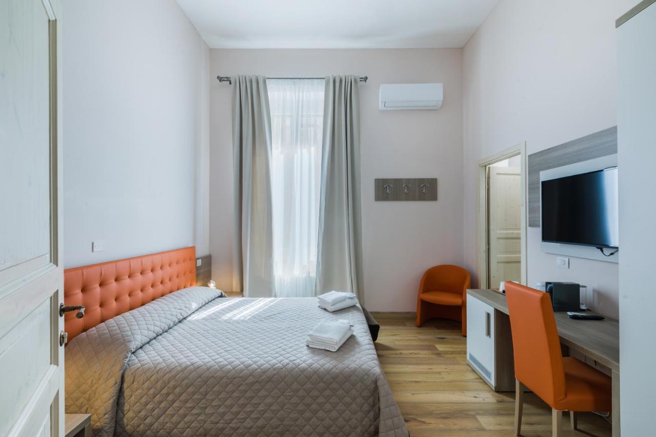 Bed & Breakfast Vrooms All'angolo Del Duomo *