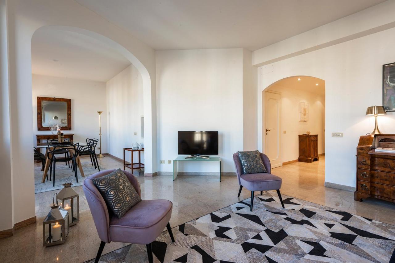 - Elegant Arno View Apartment