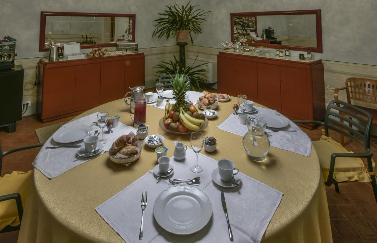 Torre Dei Lari Residenza D'epoca Bed & Breakfast Florence