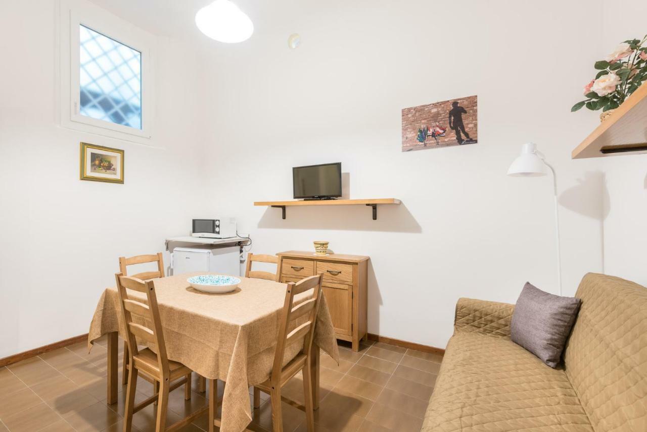 Le Grazie In Superb Location Appartement
