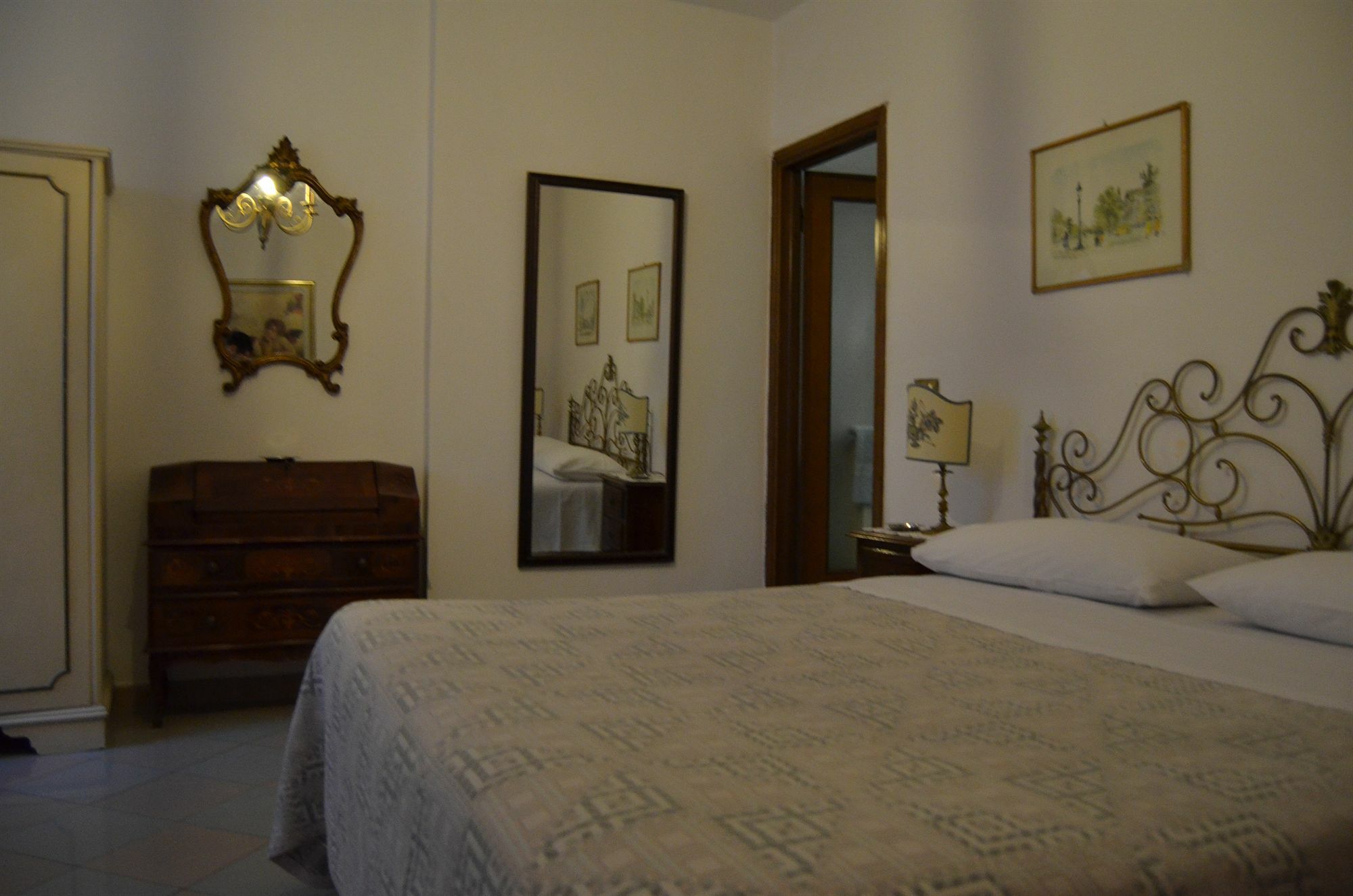 Barbara House - Hotel