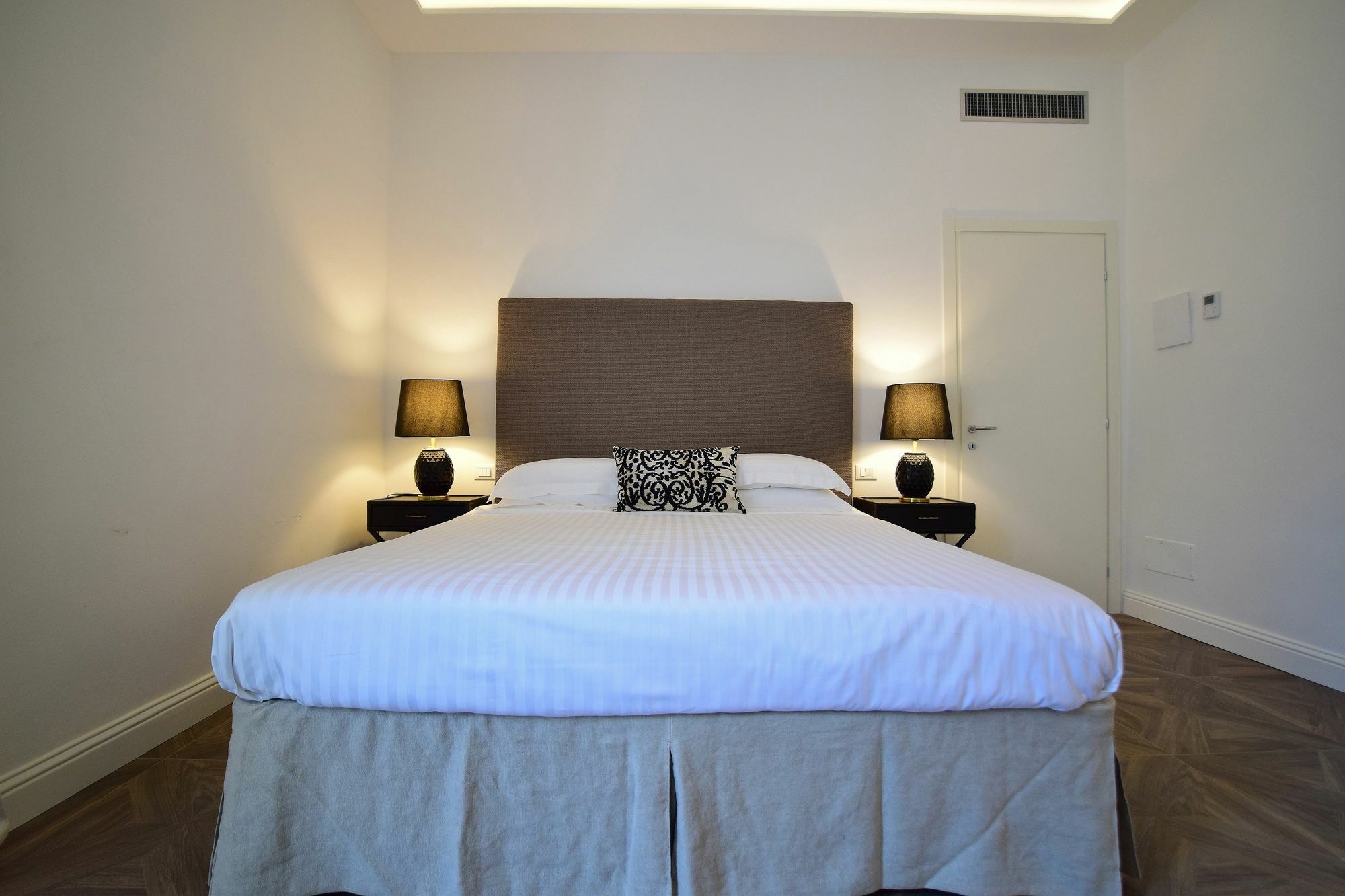 Kf Deluxe Bed & Breakfast
