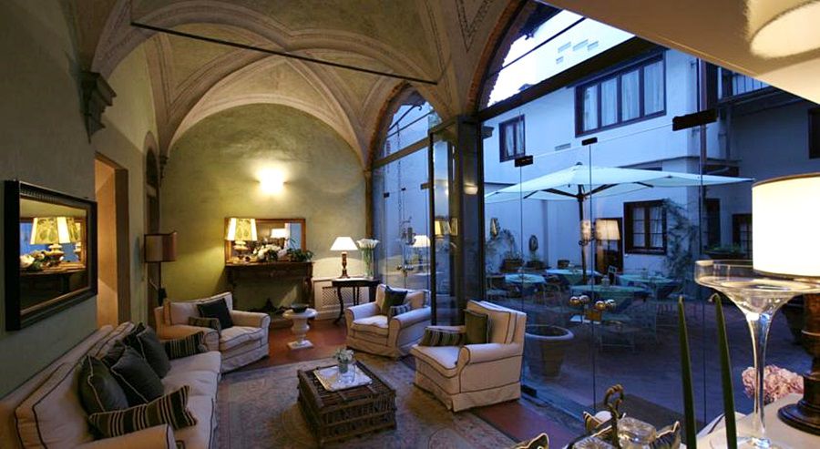 J And J Hotel 4*