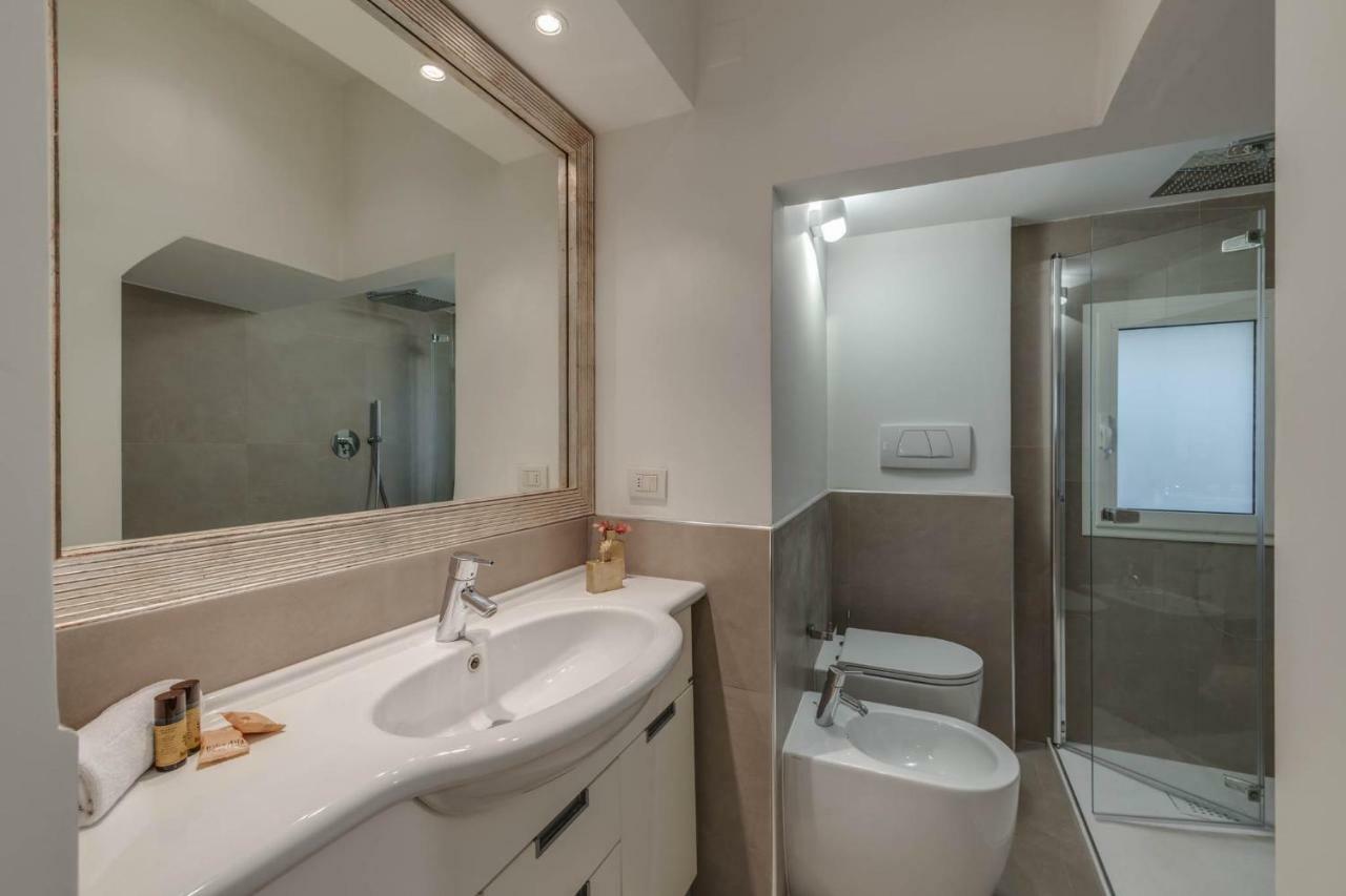 - Santa Croce Panoramic View Apartment