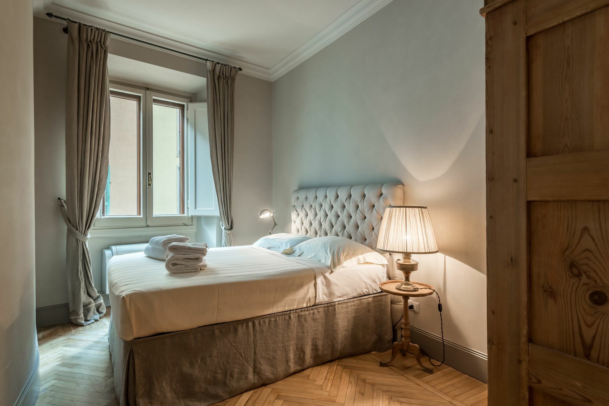 Luxury Romantic River Apartment Florence