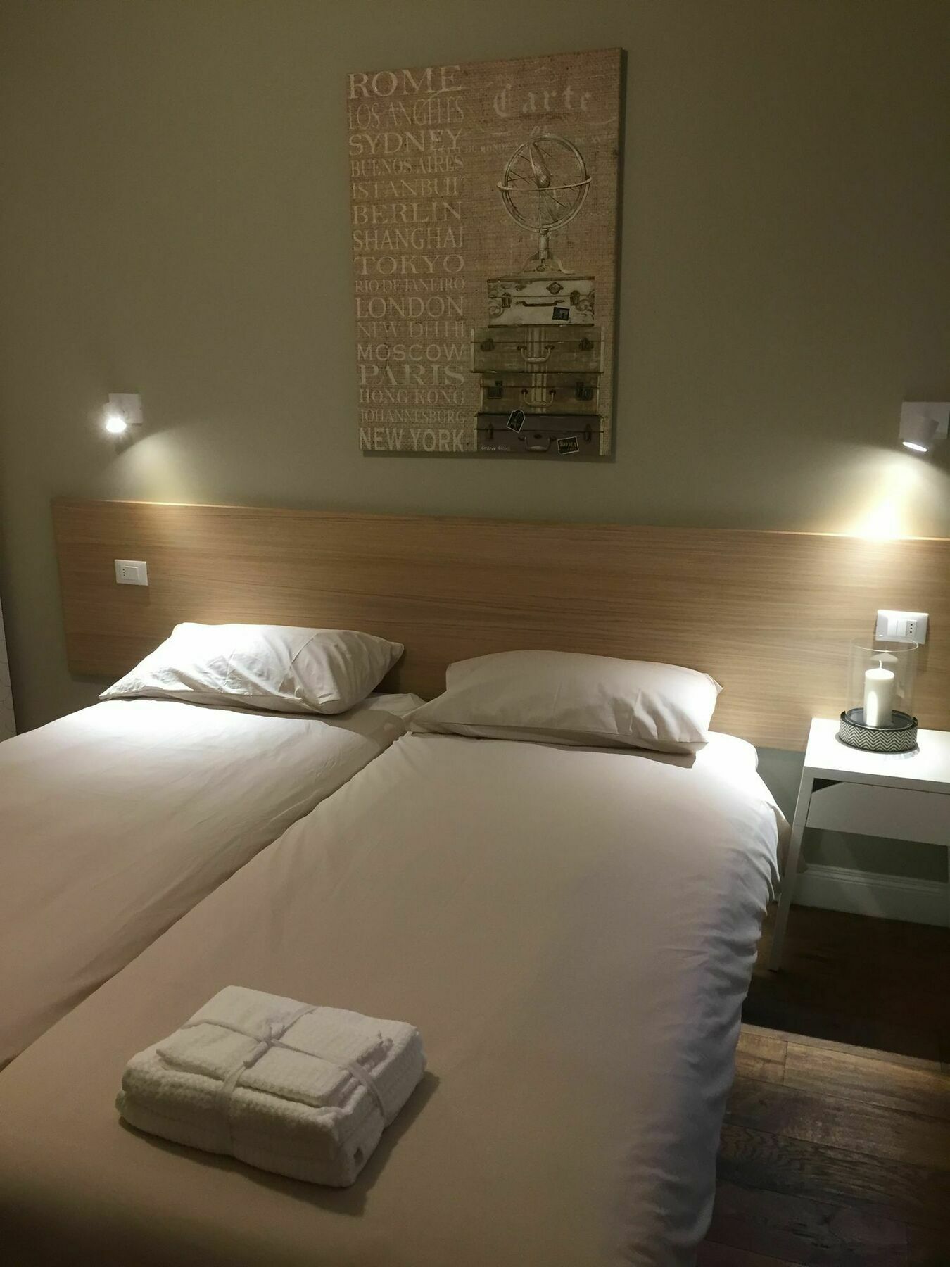 Leon Rosso Flat Apartment