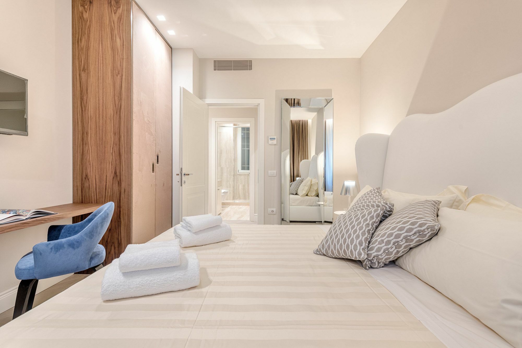 Luxury Blue River By Mmega Apartment Florence