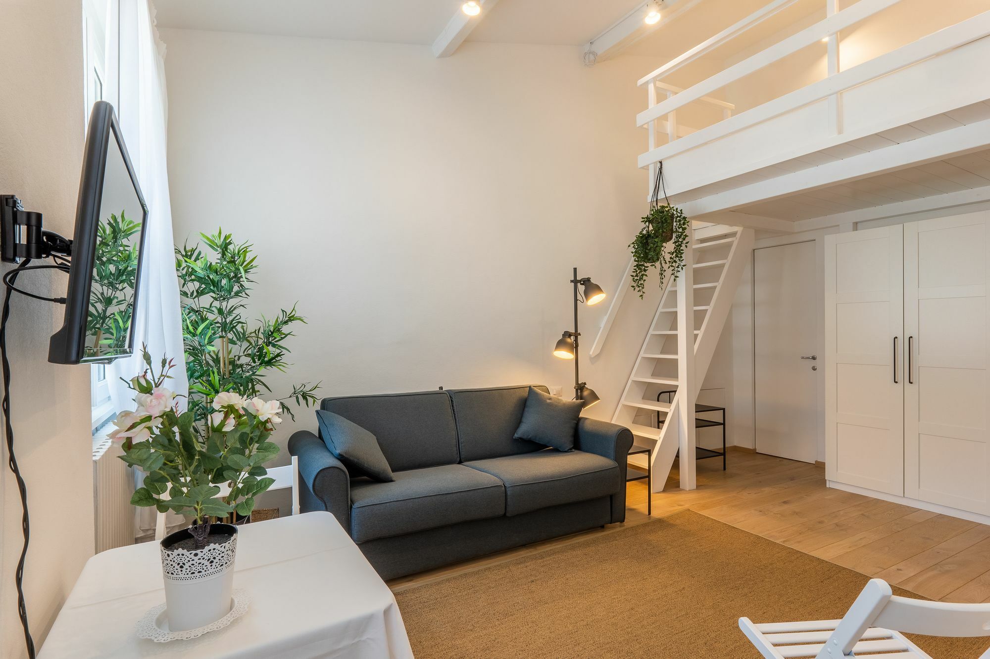 Santo Spirito Flower Apartment