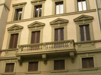 Firenze Apartments 2*