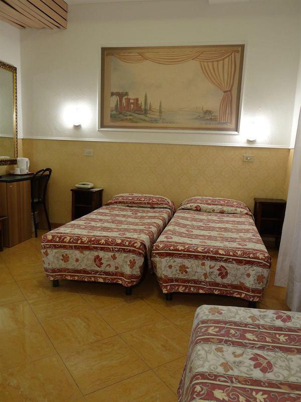 Ascot Hotel 3*