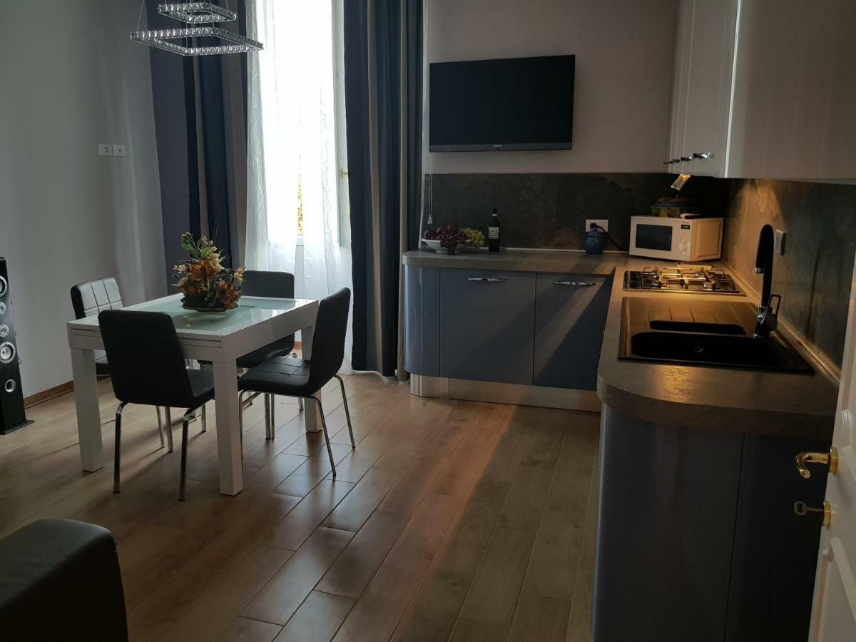 Vittoria's Bridge Flat Apartment