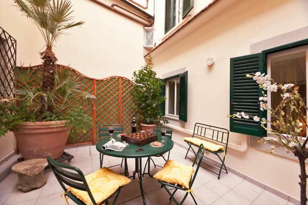 Via Dei Fossi Apartment Florence