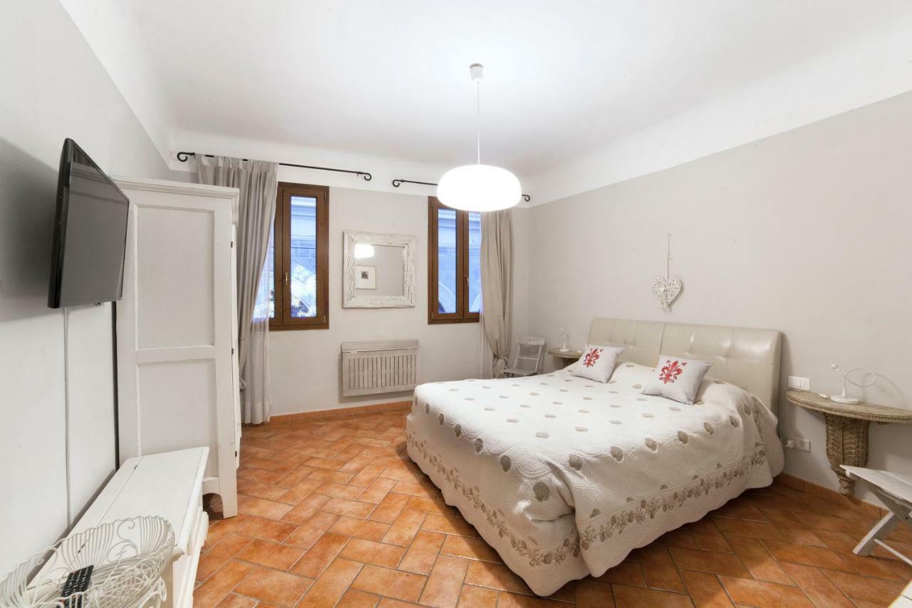 Exclusive San Lorenzo Apartment Florence