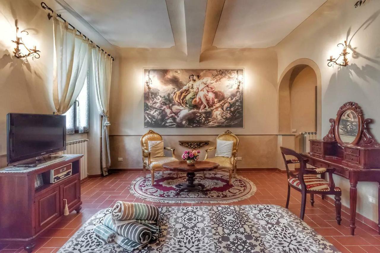 Classic Style In Center Florence