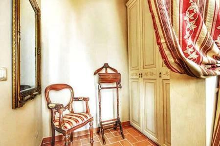 Classic Style In Center Florence