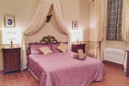 Classic Style In Center Apartment *