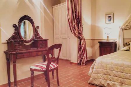 Classic Style In Center Apartment *