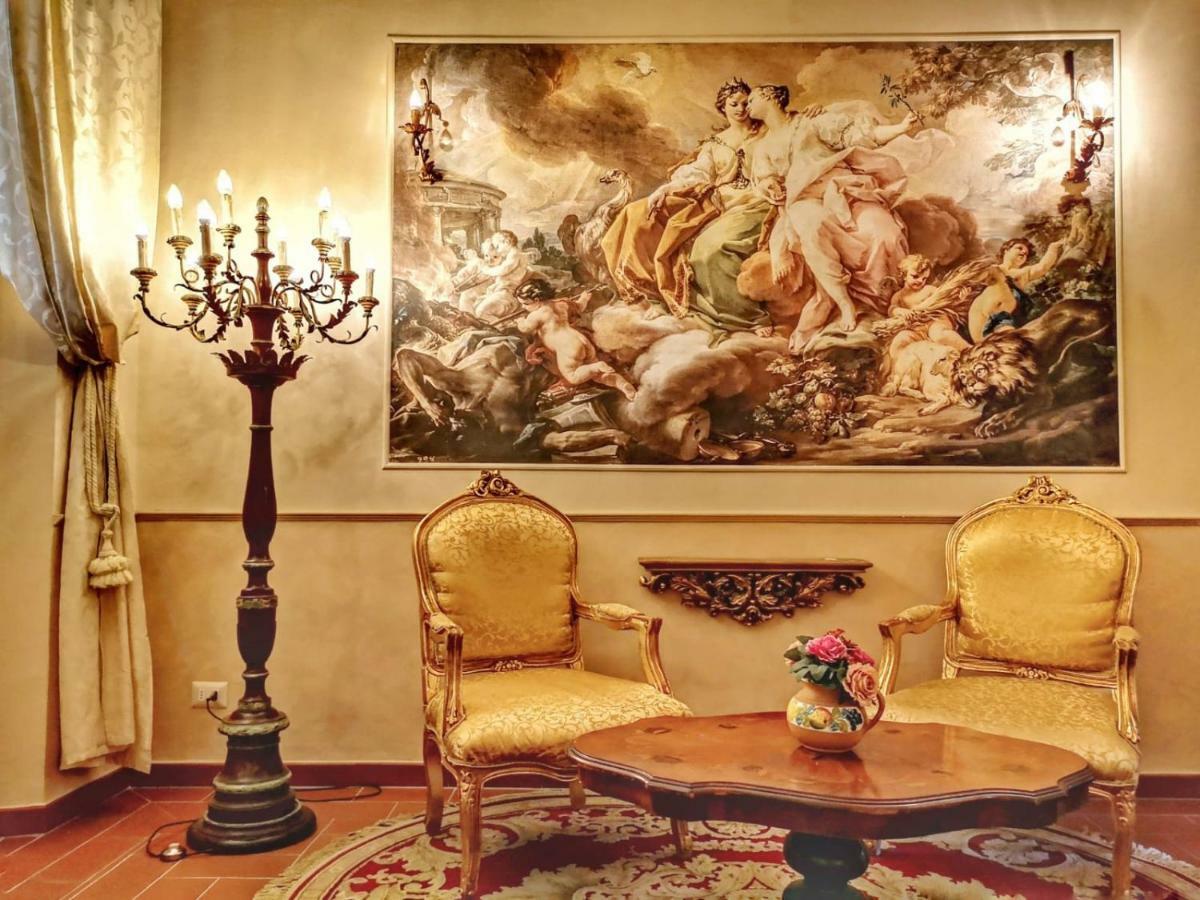 Classic Style In Center Apartment