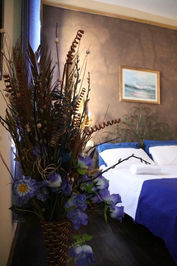 Riverbank's Guest house