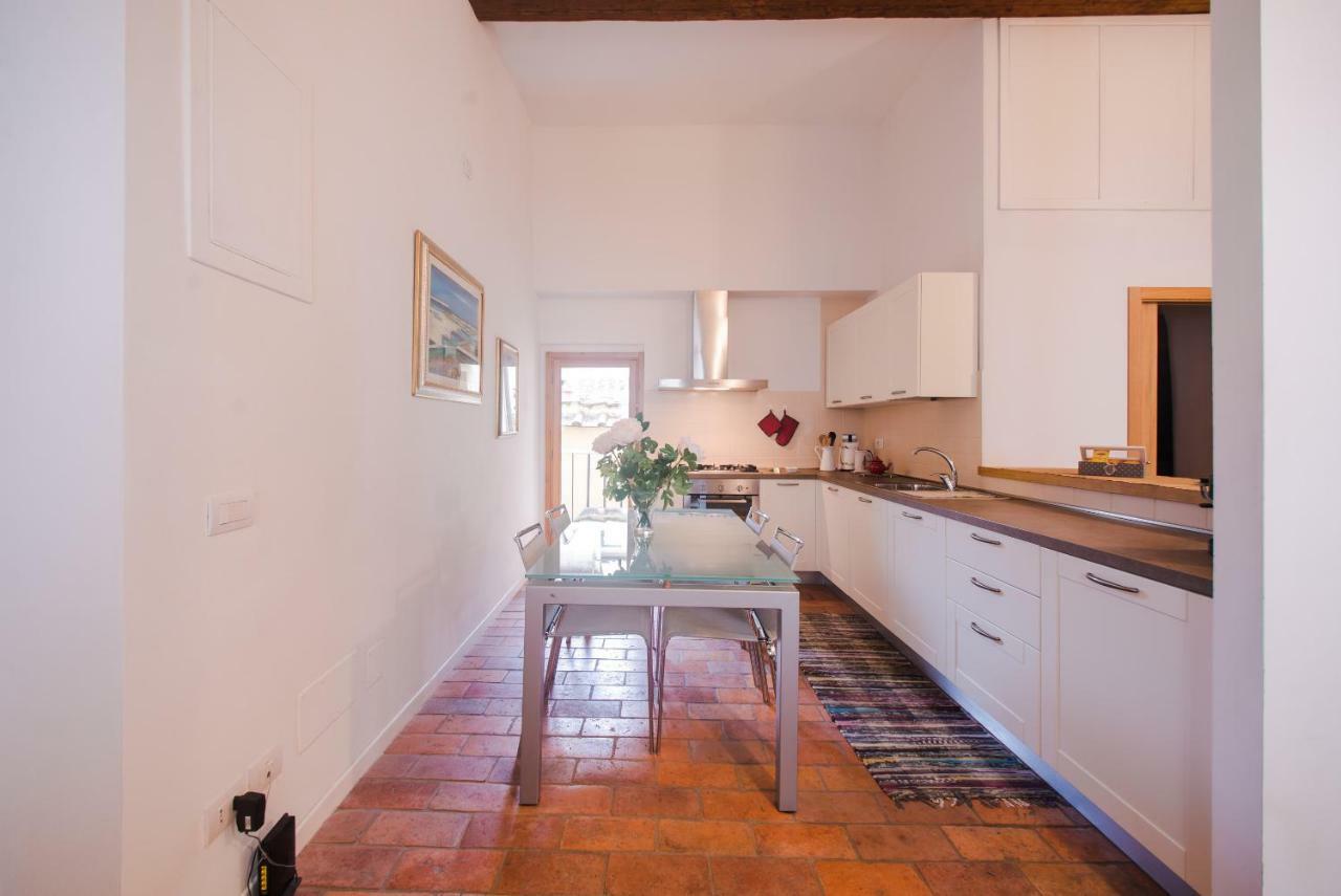 Location In Inviting Apartment Florence
