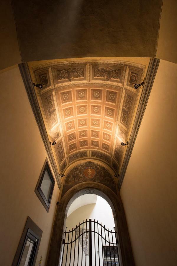 - Piazza Signoria Apartment