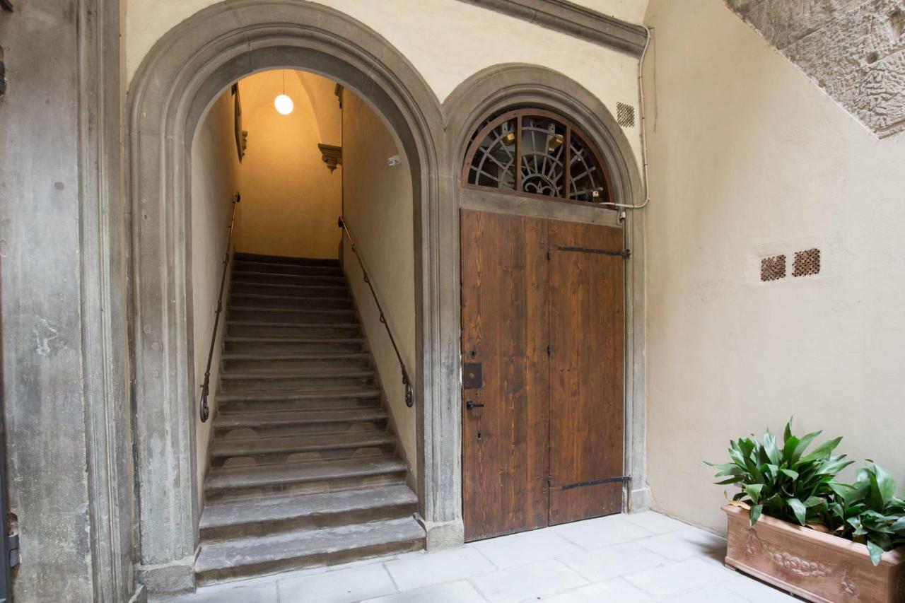 - Piazza Signoria Apartment