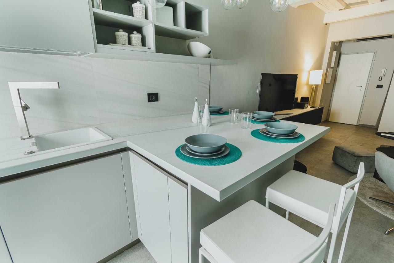 Ee Luxury