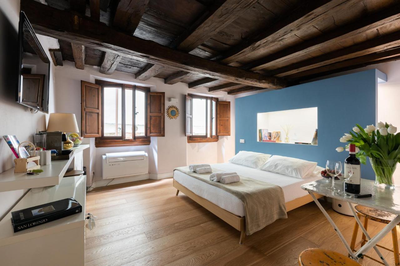 Velluti In Apartment