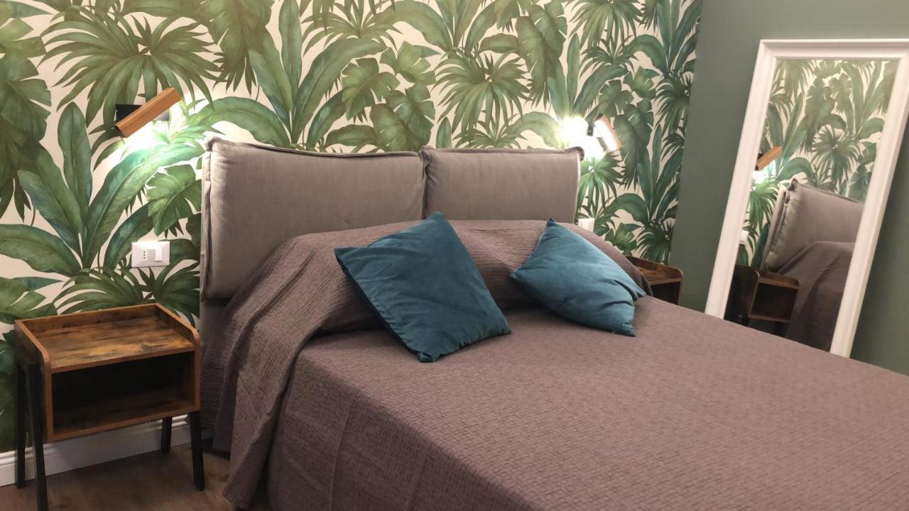 Jungle Mood Behind Piazza Signoria Apartment Florence