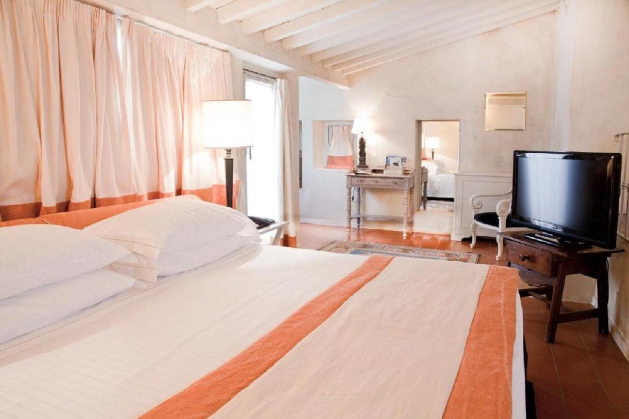 J And J Hotel 4*