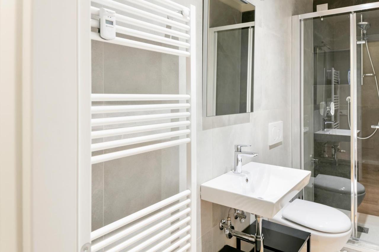 Giovanni Angelico Wood And Design Apartment