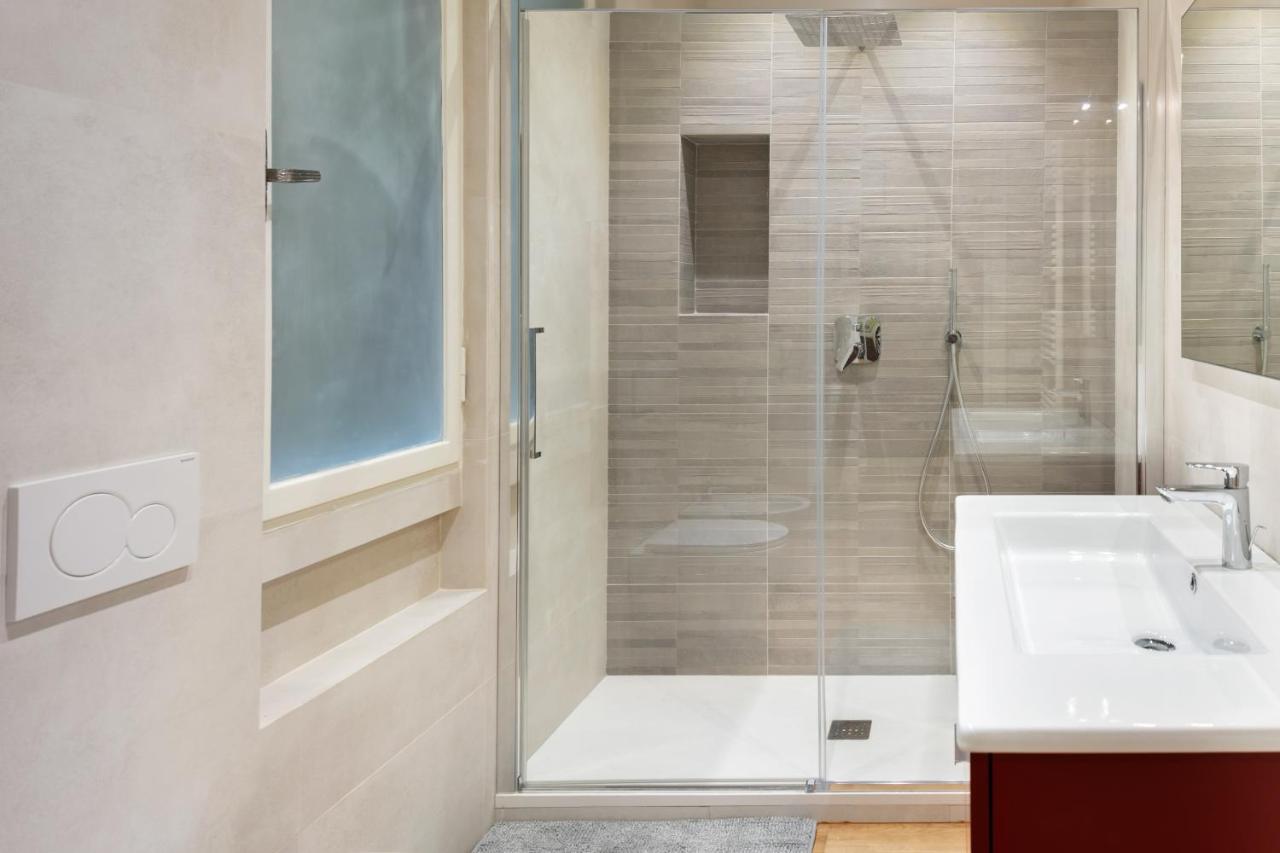 Giovanni Angelico Wood And Design Apartment