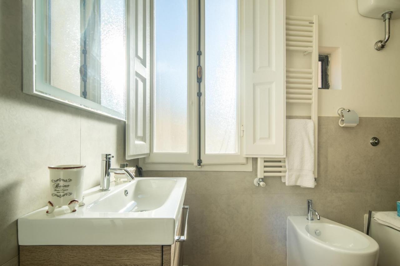 Apartment Santo Spirito Bright Flat By Mmega Florence