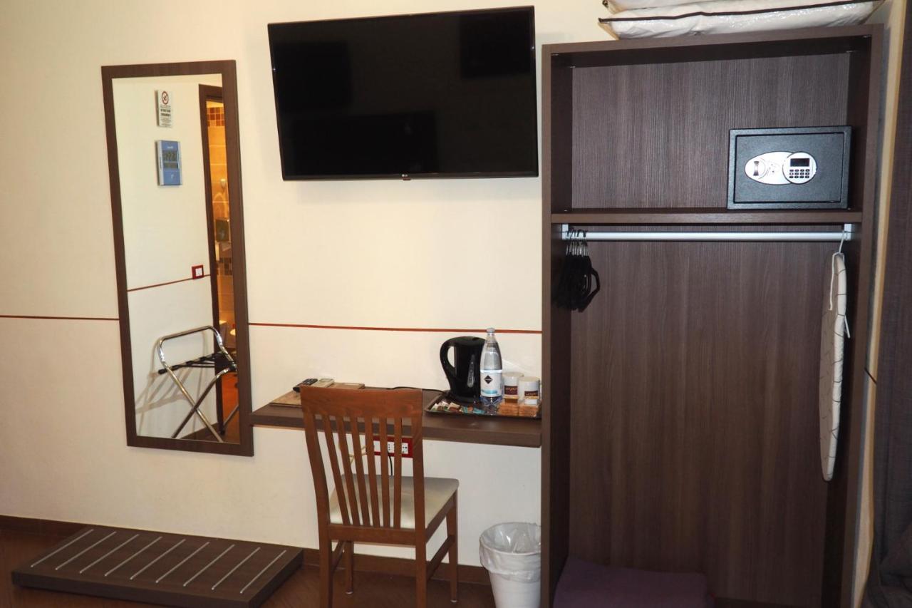 Ester Hotel 3*