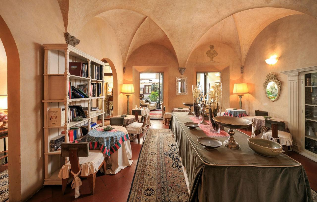 J And J Hotel Florence