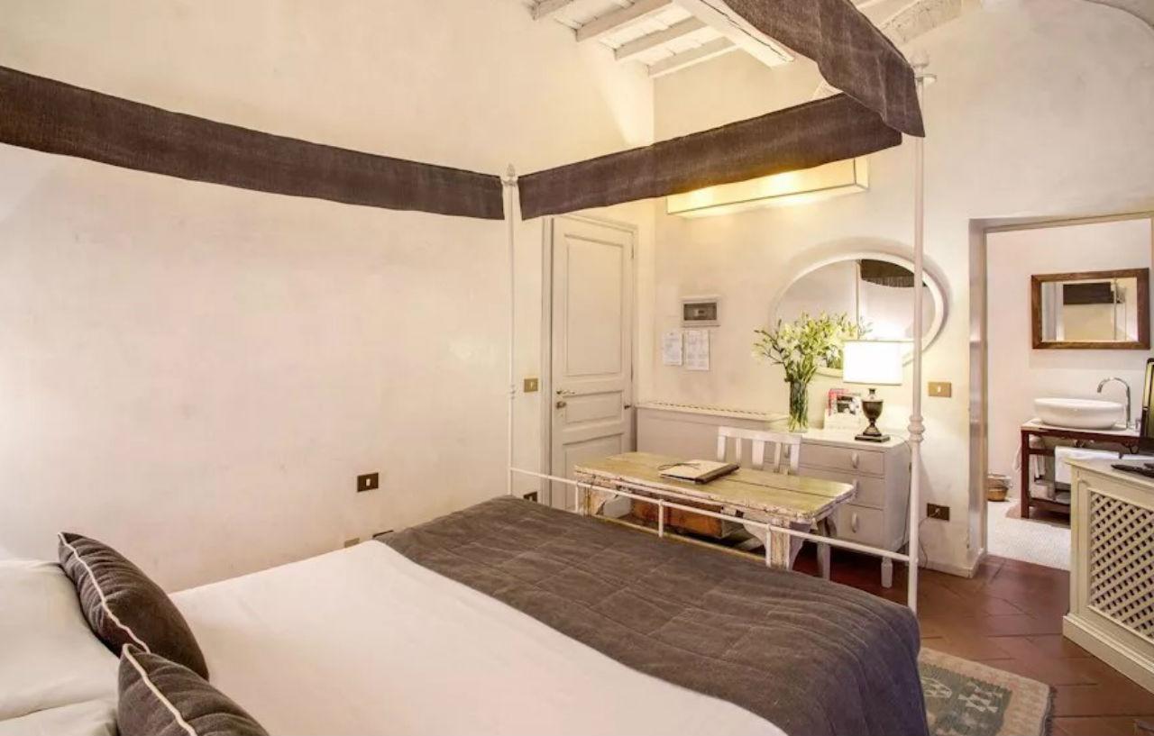 J And J Hotel 4*