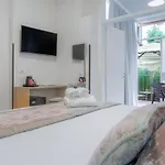 Hotel Cosmos
