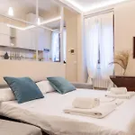 Sant\'Ambrogio Elegant Apartment