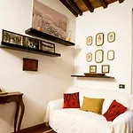 Cozy Studio In The Oltrarno Area