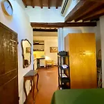 Cozy Studio In The Oltrarno Area
