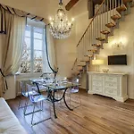 Lungarno Elegance