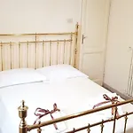 Leopoldo Apartment
