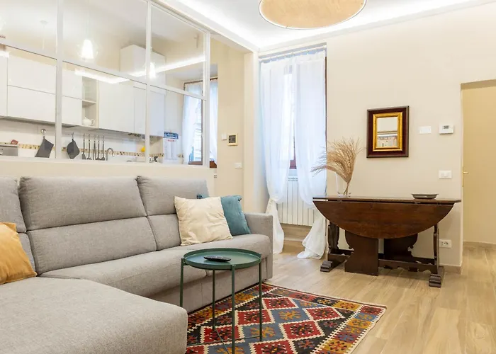 Sant\'Ambrogio Elegant Apartment