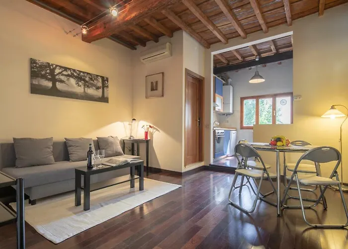 Oltrarno Flat