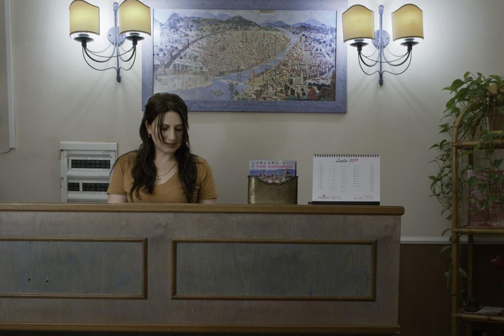 Piccolo Nel Centro Storico Di Hotel 2*